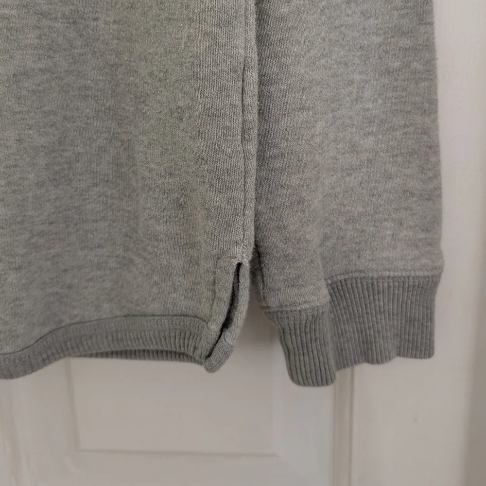 GAP Womens‎ Crew Neck Sweatshirt LARGE Logo Casual Cozy Pullover Gray - Picture 3 of 7
